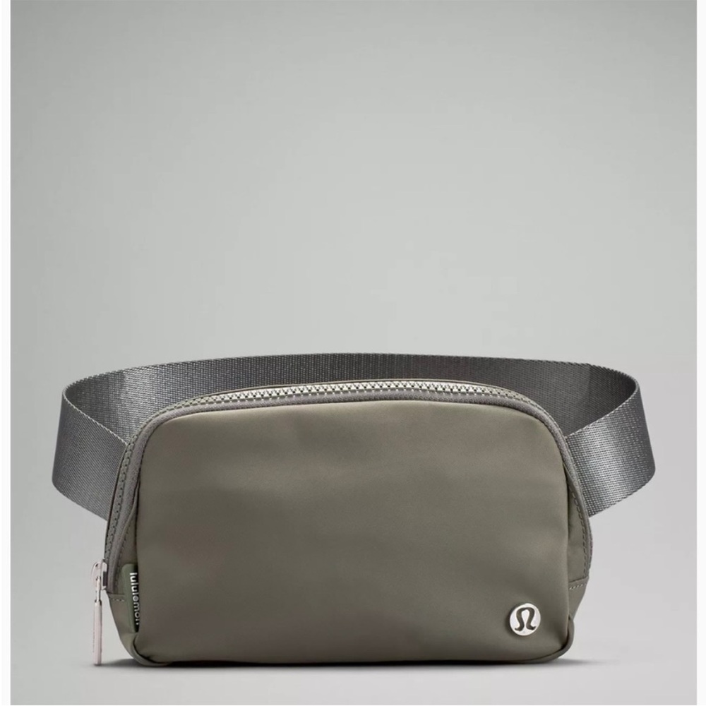 Lululemon 1L Grey Sage Belt Bag